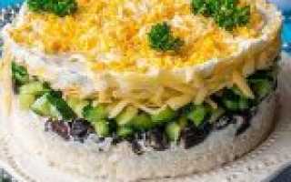 Салат с курицей, черносливом и грецкими орехами слоями