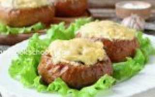 Жульен в булочках с грибами и курицей