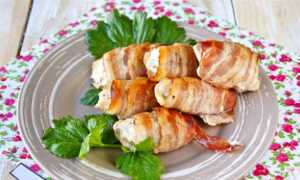 Как приготовить куриные рулетики в беконе