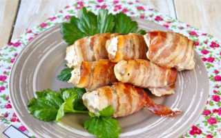Как приготовить куриные рулетики в беконе