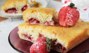Пирог со свежей клубникой – простые и вкусные рецепты