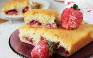 Пирог со свежей клубникой – простые и вкусные рецепты